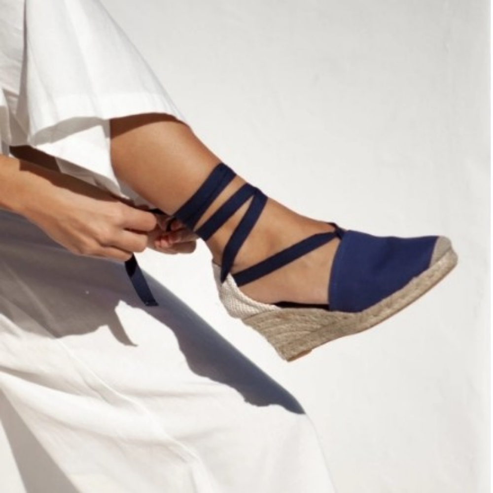 Almost NEW purchace the wrong size.  BLUE ESPADRILLE BIANKINA